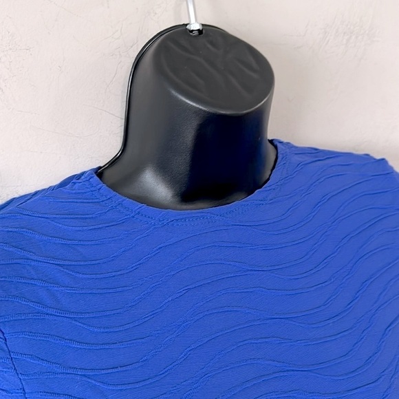 PrettyLittleThing crew neck body con textured cobalt blue long sleeve size 4 - Picture 4 of 13